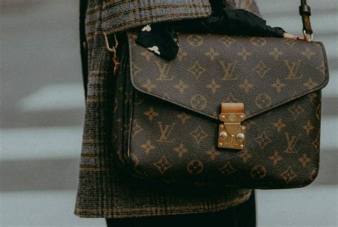 lv nep tas kopen|10 Manieren om een Neppe Louis Vuitton tas te .